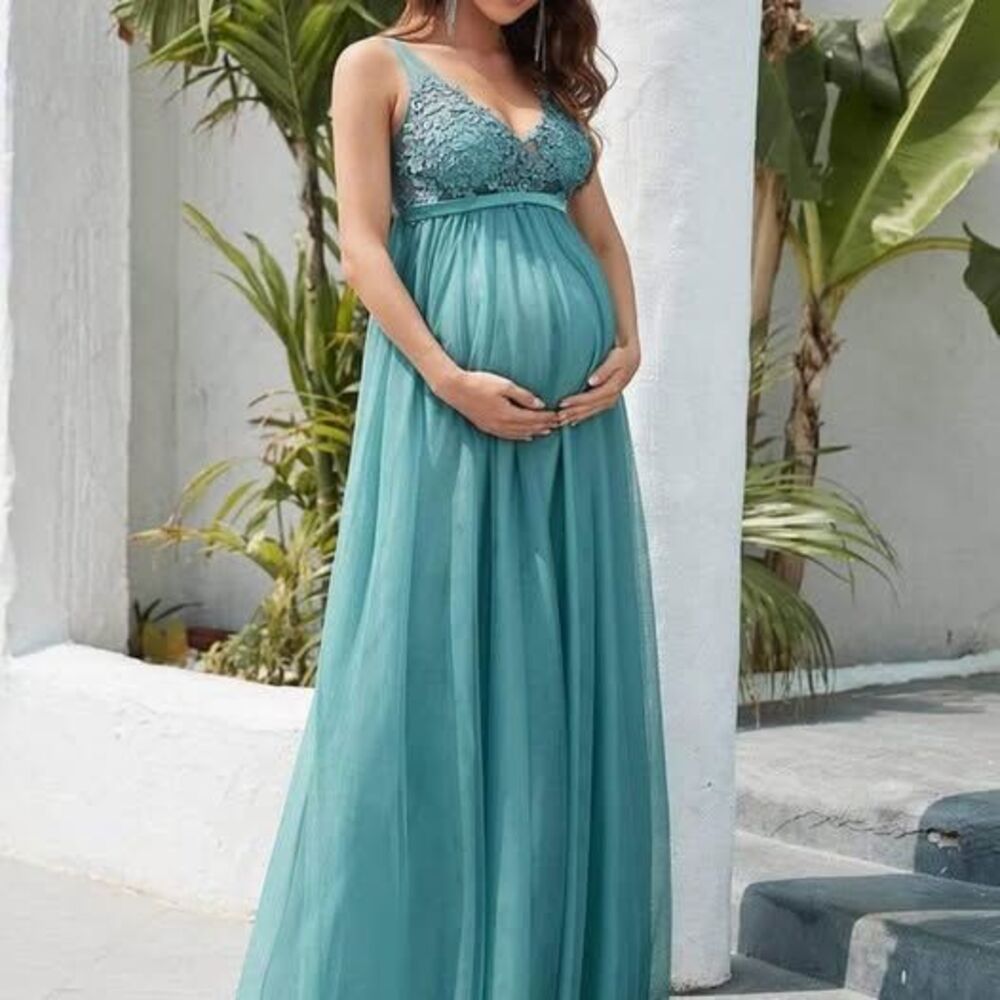 Long Flowy Maternity babyshower Dress- size 6, M, NWT